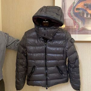 Moncler gray parka with detachable hood and purple lining